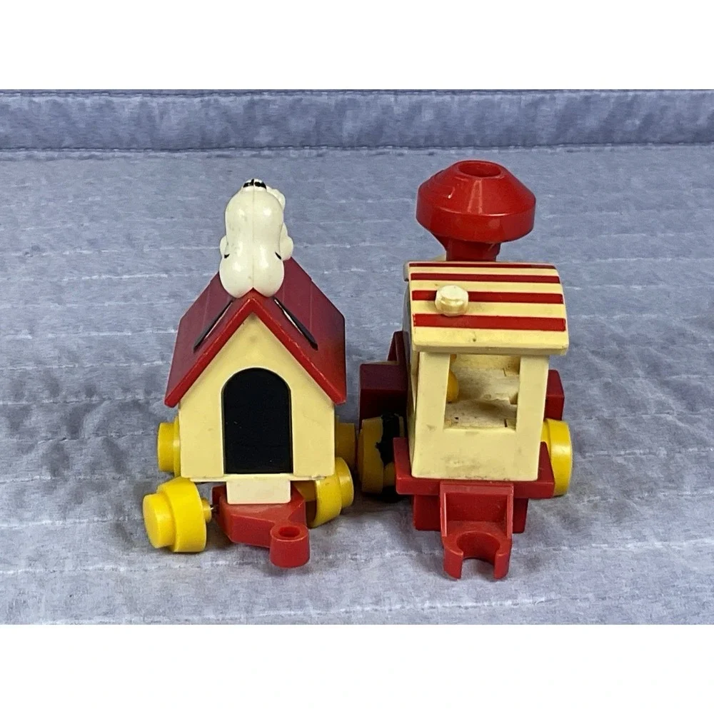 Snoopy 1965 Dog House Race Car & Engineer Snoopy 1958 Aviva Vintage Toys